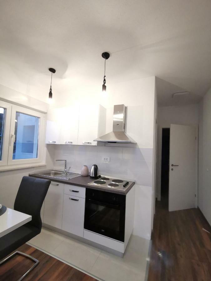 Charming Studio - Apartment Макарска Экстерьер фото