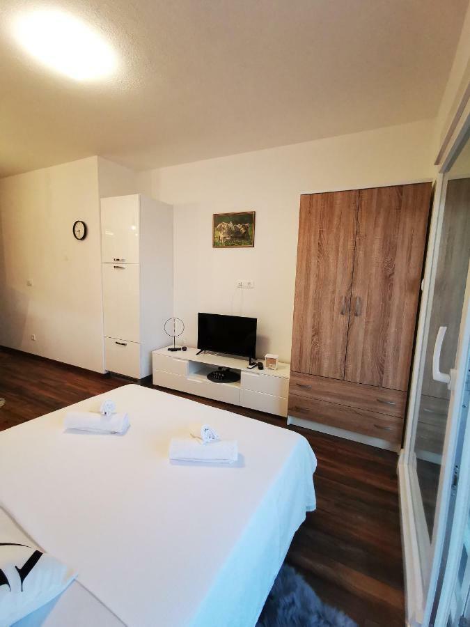 Charming Studio - Apartment Макарска Экстерьер фото